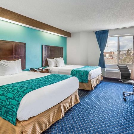 Howard Johnson By Wyndham Vancouver Hotel & Suites Exterior foto