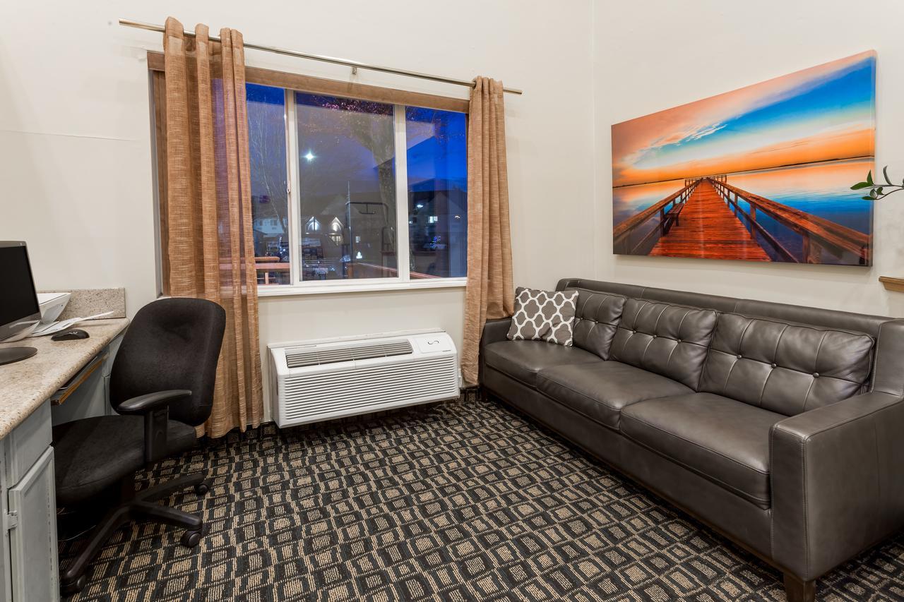 Howard Johnson By Wyndham Vancouver Hotel & Suites Exterior foto