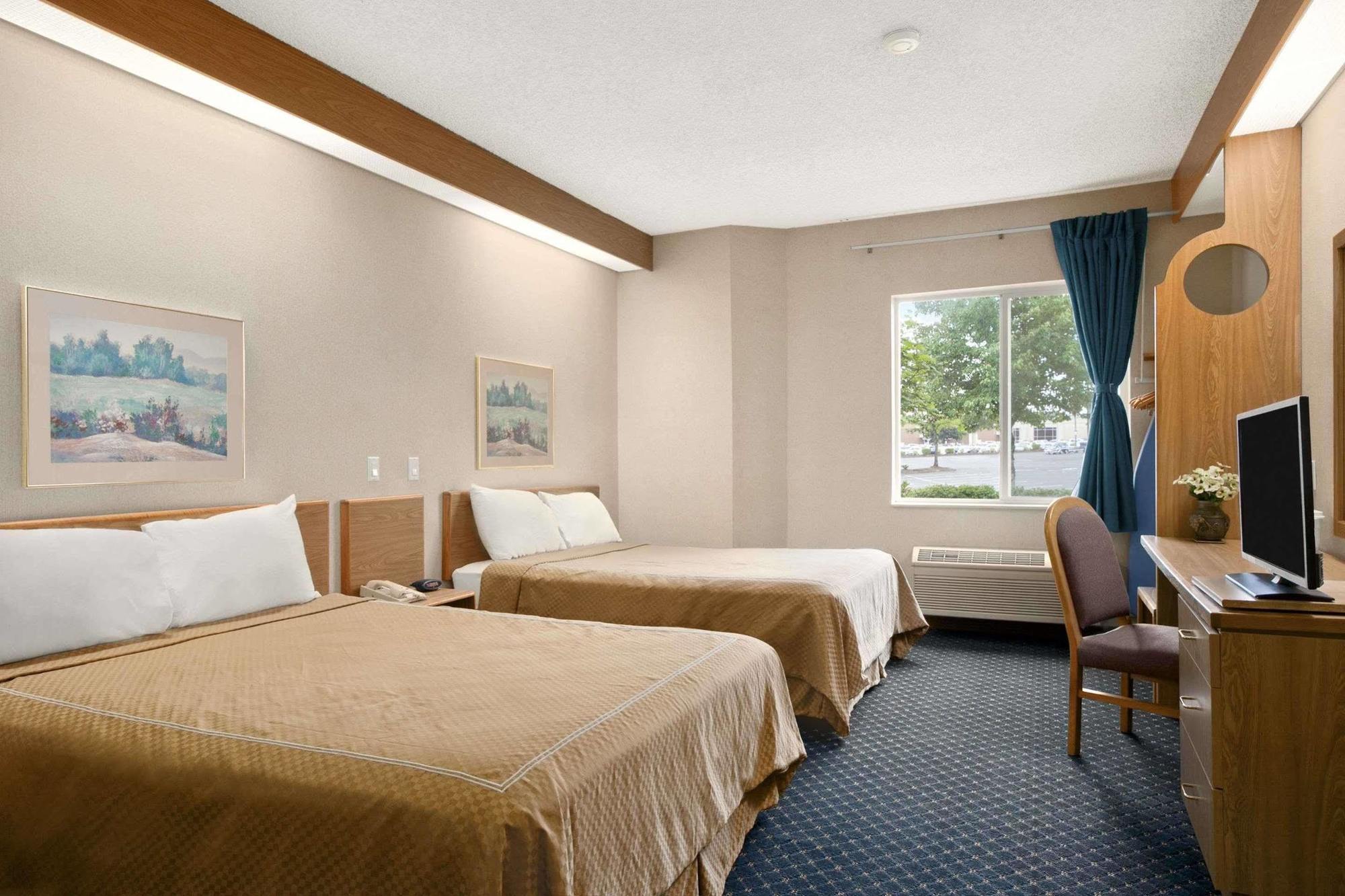 Howard Johnson By Wyndham Vancouver Hotel & Suites Exterior foto