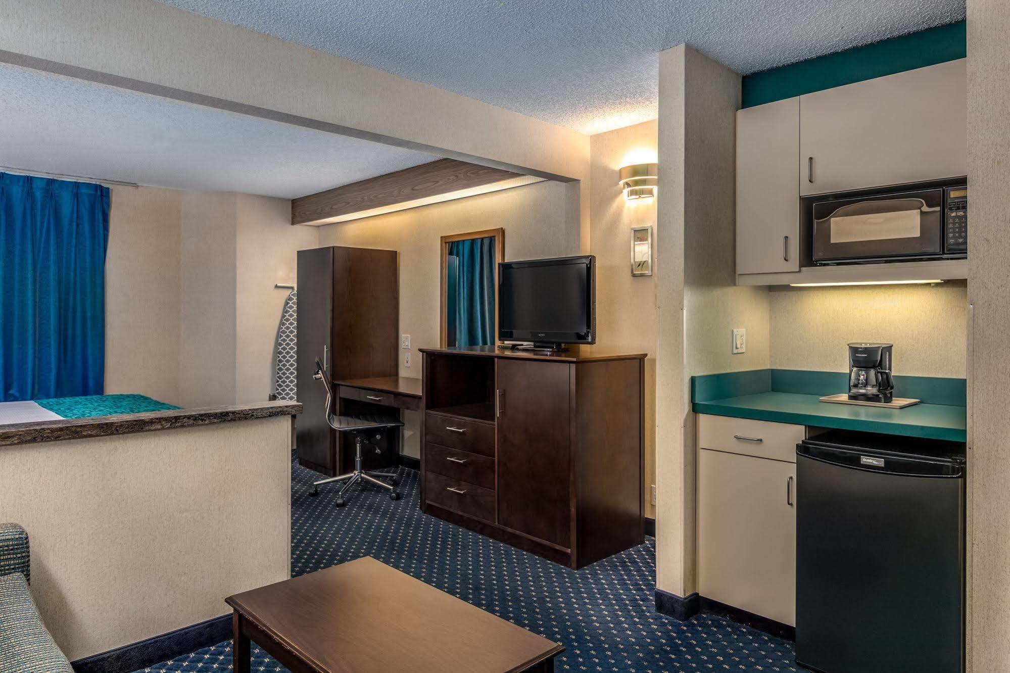 Howard Johnson By Wyndham Vancouver Hotel & Suites Exterior foto