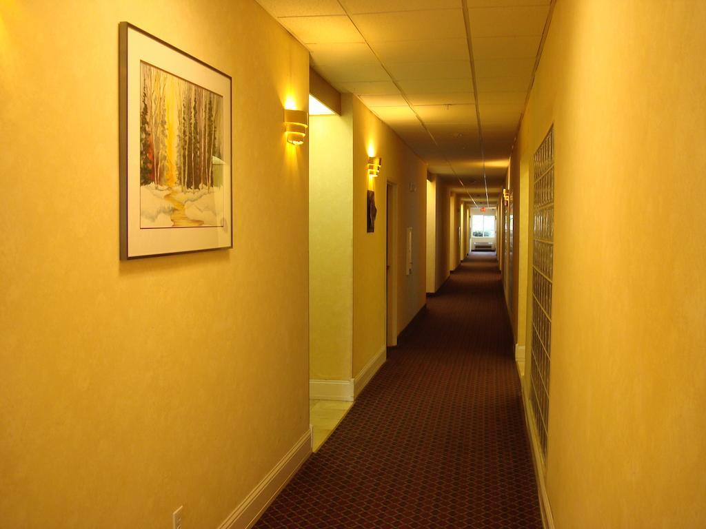 Howard Johnson By Wyndham Vancouver Hotel & Suites Exterior foto